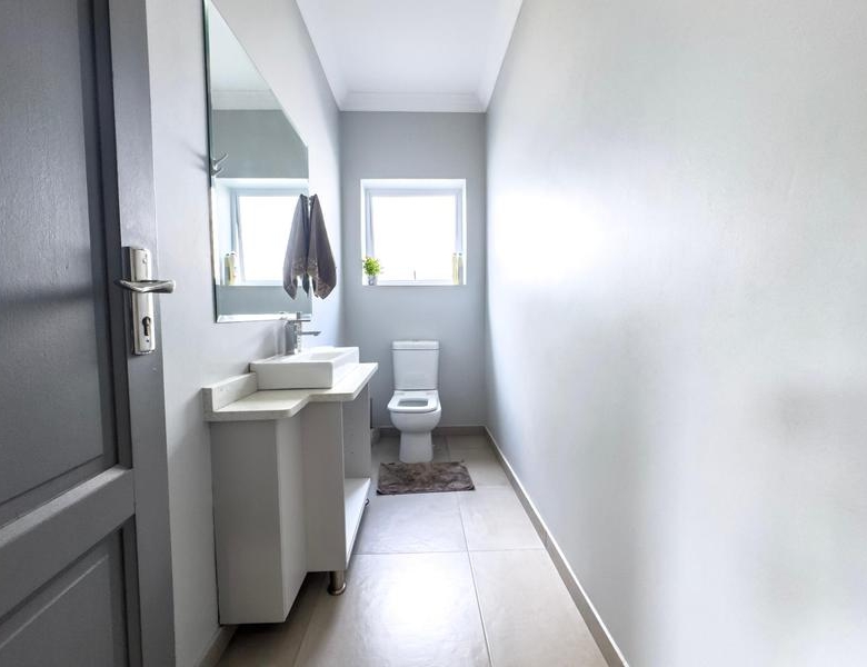 Spacious 4-Bedroom Family Home in Midstream Ridge Estate