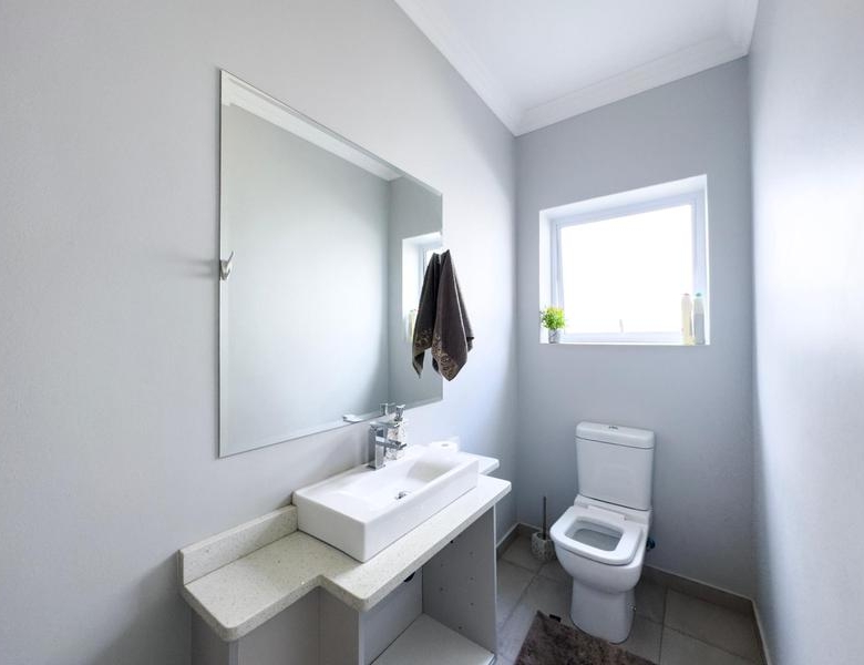 Spacious 4-Bedroom Family Home in Midstream Ridge Estate