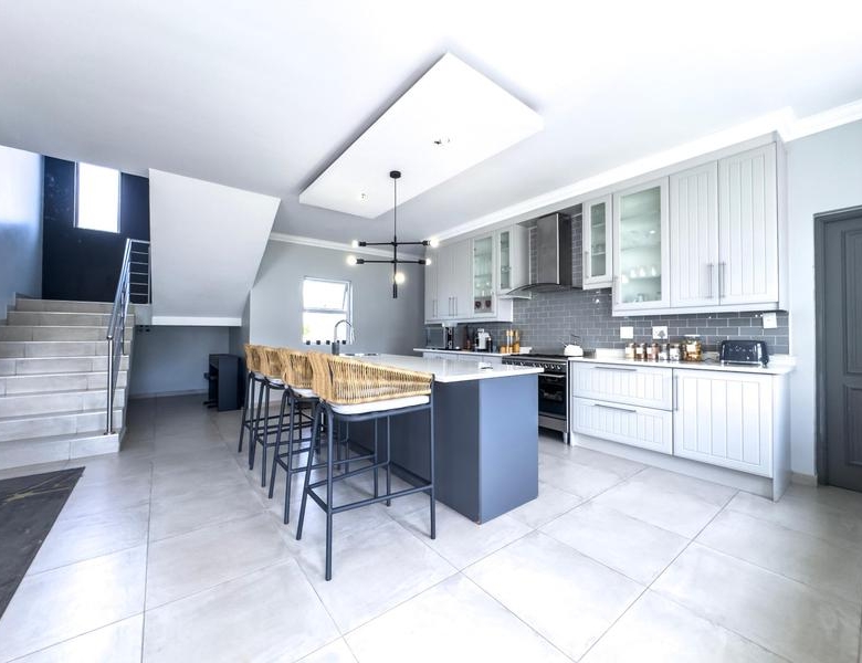 Spacious 4-Bedroom Family Home in Midstream Ridge Estate