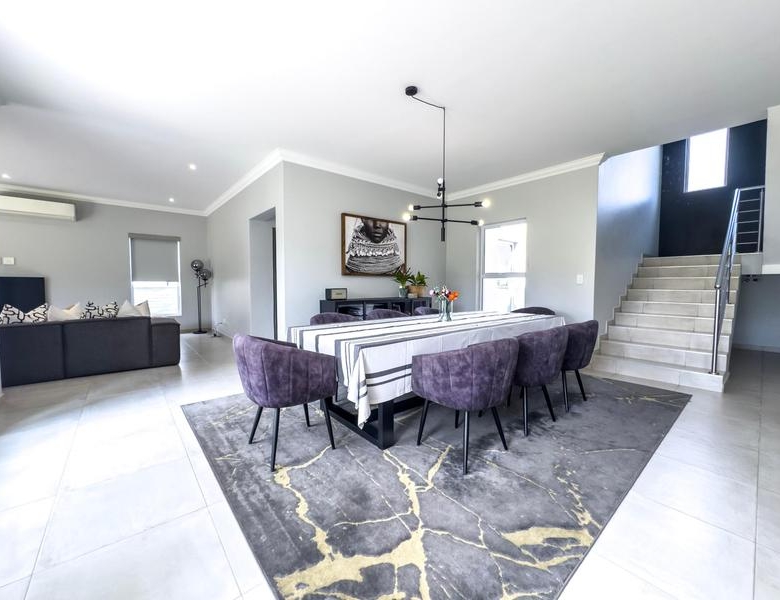 Spacious 4-Bedroom Family Home in Midstream Ridge Estate