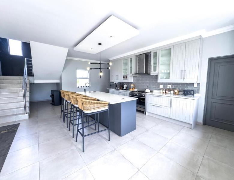 Spacious 4-Bedroom Family Home in Midstream Ridge Estate