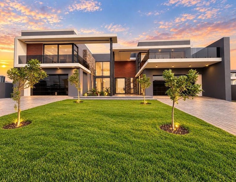 Impressive 5-Bedroom Luxury Home in Midstream Heights Estate