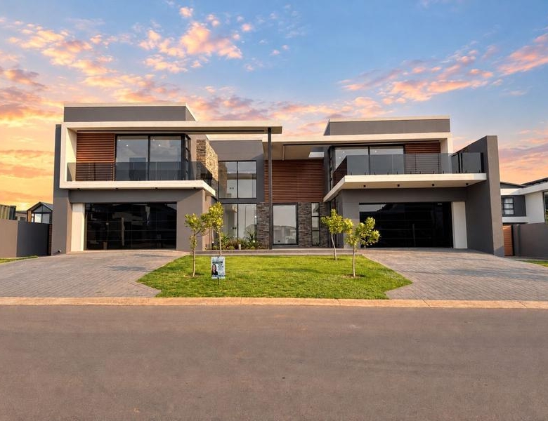 Impressive 5-Bedroom Luxury Home in Midstream Heights Estate