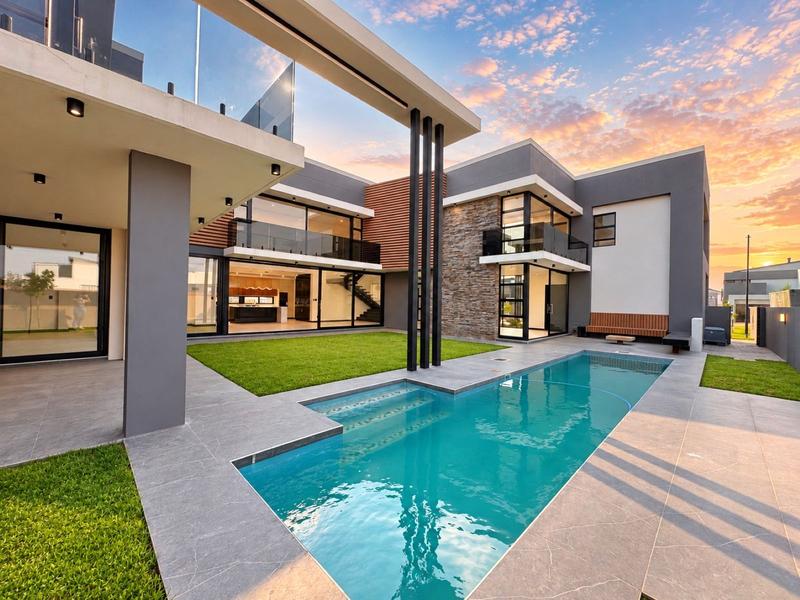 Impressive 5-Bedroom Luxury Home in Midstream Heights Estate