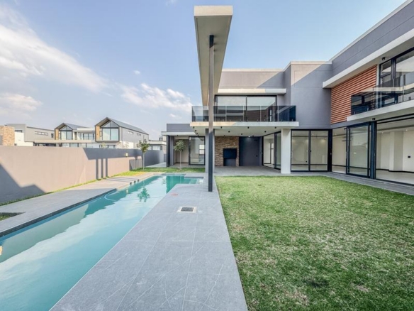 Impressive 5-Bedroom Luxury Home in Midstream Heights Estate