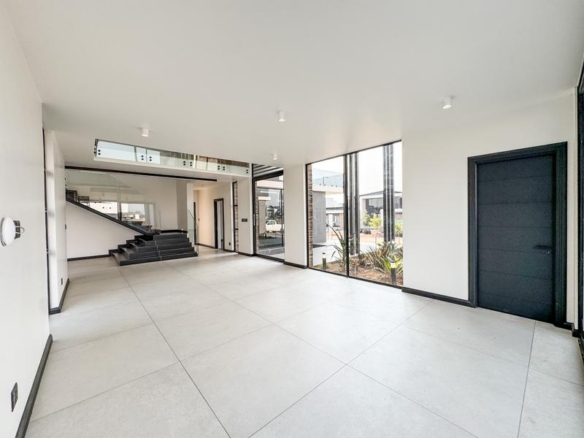Impressive 5-Bedroom Luxury Home in Midstream Heights Estate