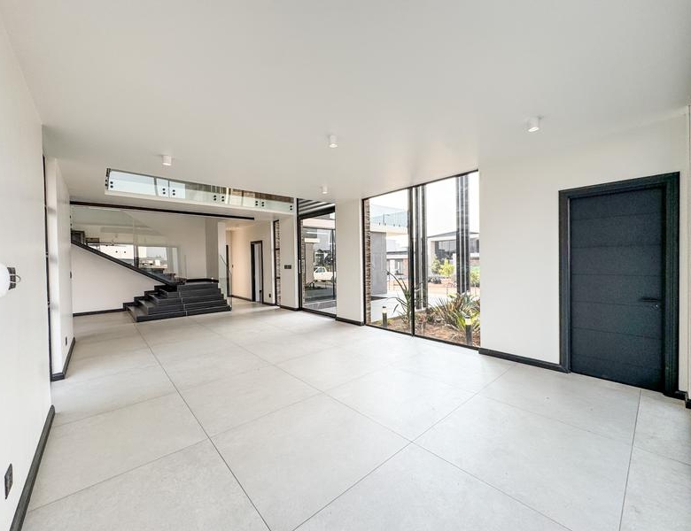 Impressive 5-Bedroom Luxury Home in Midstream Heights Estate