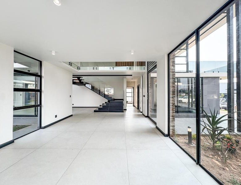 Impressive 5-Bedroom Luxury Home in Midstream Heights Estate