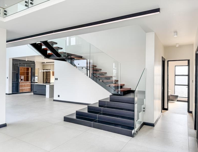Impressive 5-Bedroom Luxury Home in Midstream Heights Estate