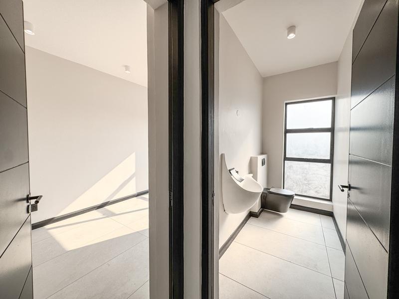 Impressive 5-Bedroom Luxury Home in Midstream Heights Estate