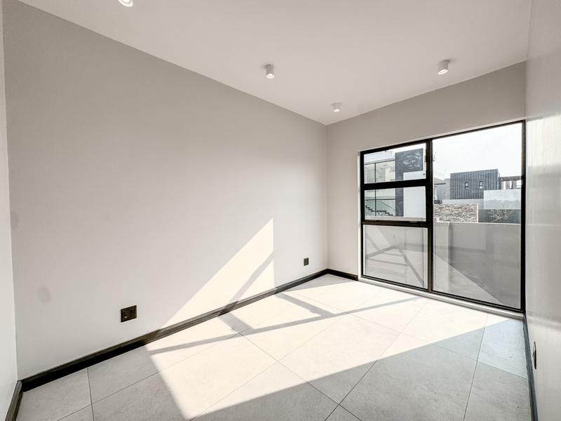 Impressive 5-Bedroom Luxury Home in Midstream Heights Estate