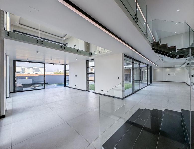 Impressive 5-Bedroom Luxury Home in Midstream Heights Estate