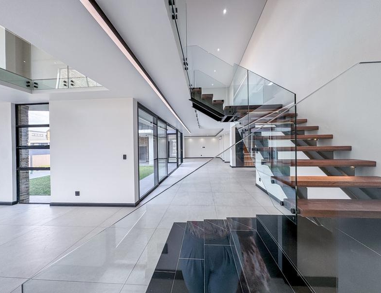 Impressive 5-Bedroom Luxury Home in Midstream Heights Estate
