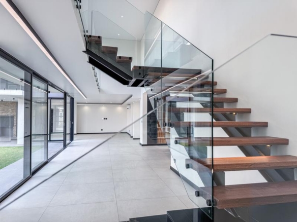 Impressive 5-Bedroom Luxury Home in Midstream Heights Estate
