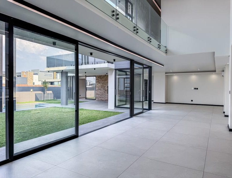 Impressive 5-Bedroom Luxury Home in Midstream Heights Estate