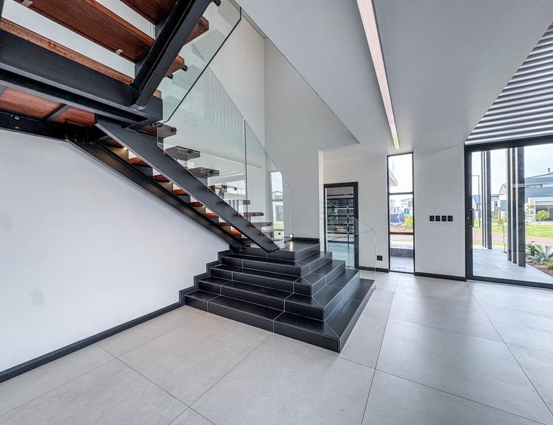 Impressive 5-Bedroom Luxury Home in Midstream Heights Estate