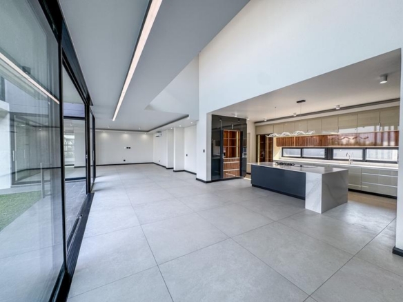 Impressive 5-Bedroom Luxury Home in Midstream Heights Estate