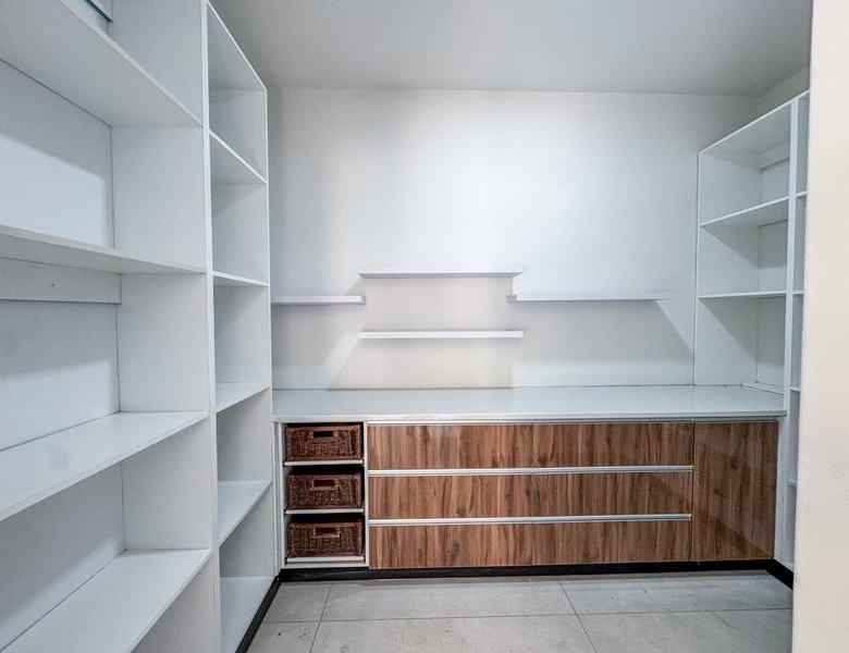 Impressive 5-Bedroom Luxury Home in Midstream Heights Estate