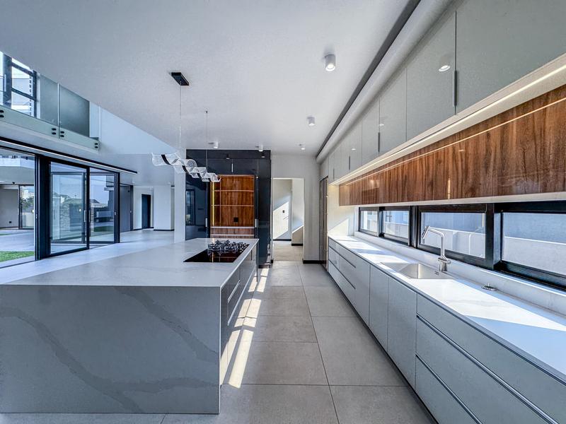 Impressive 5-Bedroom Luxury Home in Midstream Heights Estate