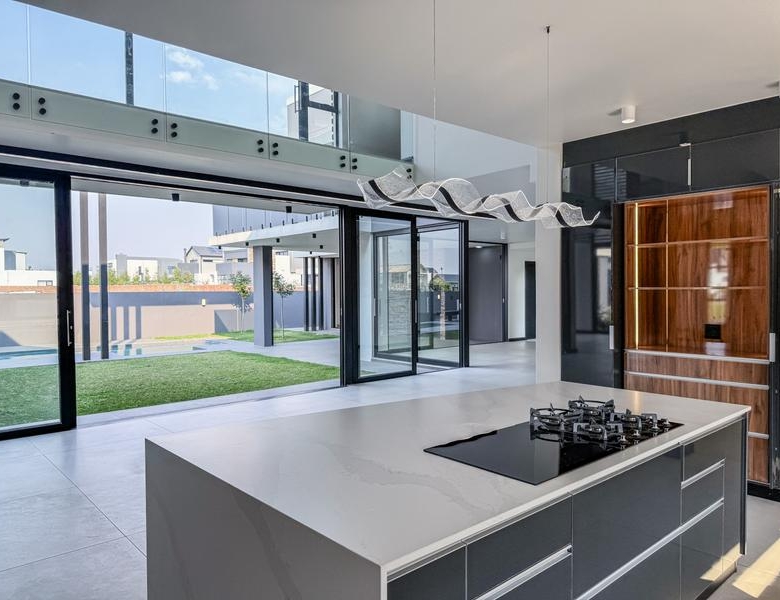 Impressive 5-Bedroom Luxury Home in Midstream Heights Estate