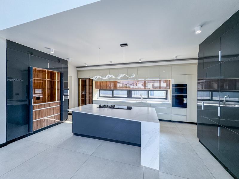 Impressive 5-Bedroom Luxury Home in Midstream Heights Estate