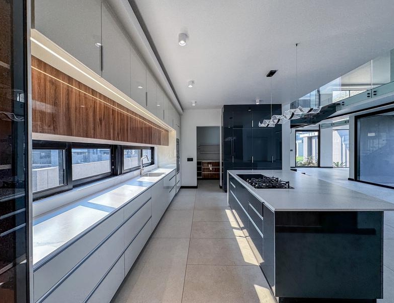 Impressive 5-Bedroom Luxury Home in Midstream Heights Estate