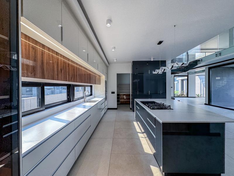 Impressive 5-Bedroom Luxury Home in Midstream Heights Estate