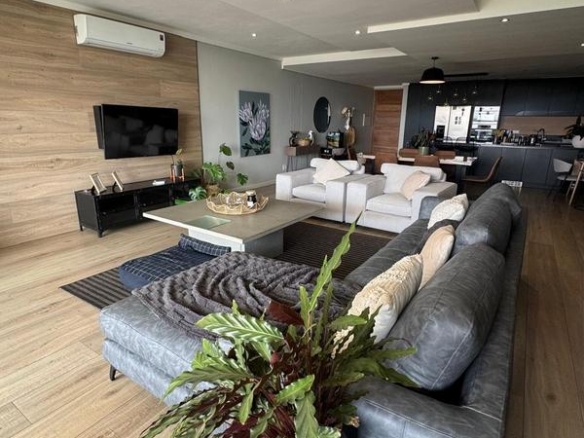 WHEN LUXARY MEETS EXPECTATIONS IN MIDSTREAM ESTATE. STEP INTO LUXURY WITH A VIEW OF THE GOLF COURSE, DAMS AND WILDLIFE!