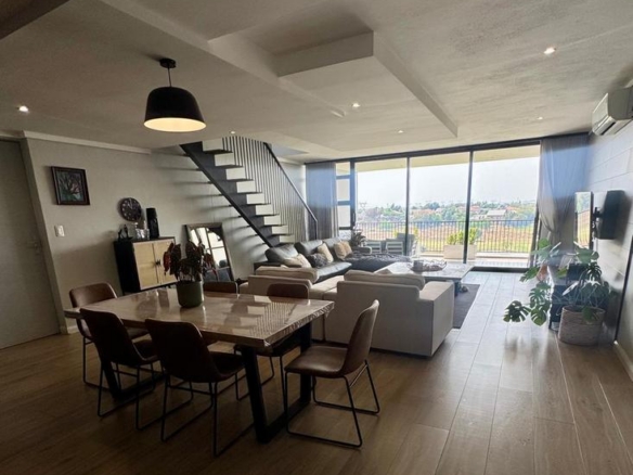 WHEN LUXARY MEETS EXPECTATIONS IN MIDSTREAM ESTATE. STEP INTO LUXURY WITH A VIEW OF THE GOLF COURSE, DAMS AND WILDLIFE!