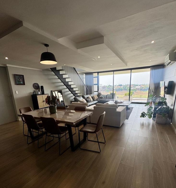 WHEN LUXARY MEETS EXPECTATIONS IN MIDSTREAM ESTATE. STEP INTO LUXURY WITH A VIEW OF THE GOLF COURSE, DAMS AND WILDLIFE!