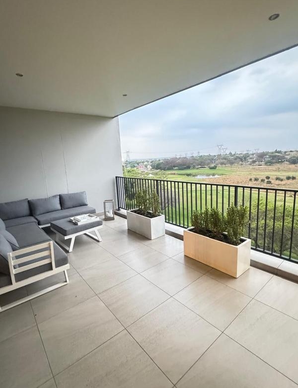 WHEN LUXARY MEETS EXPECTATIONS IN MIDSTREAM ESTATE. STEP INTO LUXURY WITH A VIEW OF THE GOLF COURSE, DAMS AND WILDLIFE!