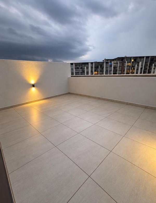 WHEN LUXARY MEETS EXPECTATIONS IN MIDSTREAM ESTATE. STEP INTO LUXURY WITH A VIEW OF THE GOLF COURSE, DAMS AND WILDLIFE!