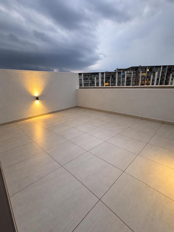 WHEN LUXARY MEETS EXPECTATIONS IN MIDSTREAM ESTATE. STEP INTO LUXURY WITH A VIEW OF THE GOLF COURSE, DAMS AND WILDLIFE!