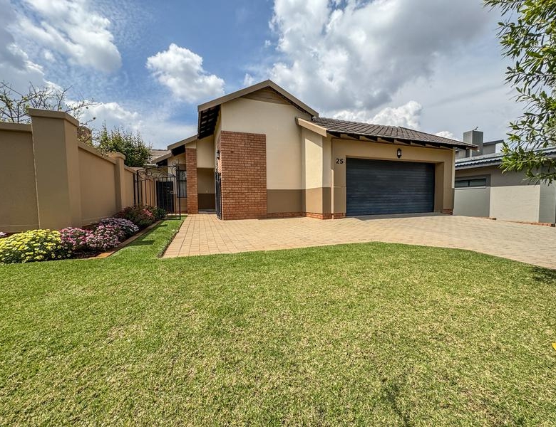 ONE-LEVEL LIVING | MIDSTREAM HILL