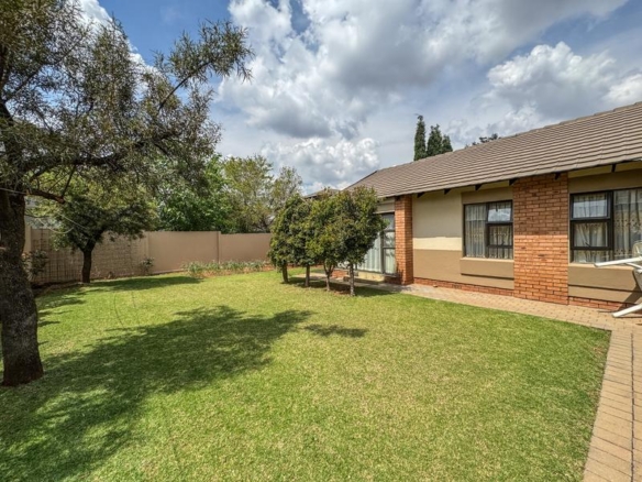 ONE-LEVEL LIVING | MIDSTREAM HILL