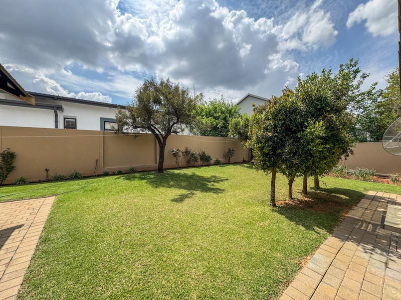 ONE-LEVEL LIVING | MIDSTREAM HILL