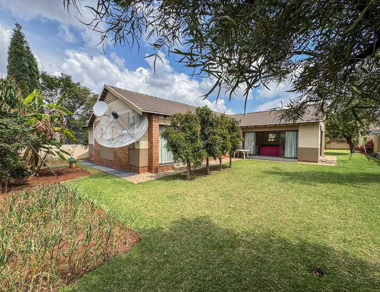 ONE-LEVEL LIVING | MIDSTREAM HILL