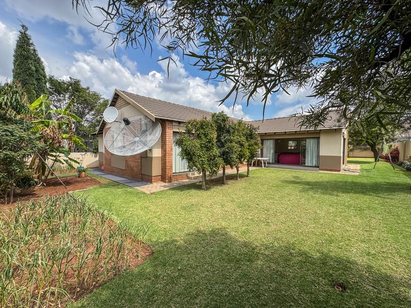ONE-LEVEL LIVING | MIDSTREAM HILL