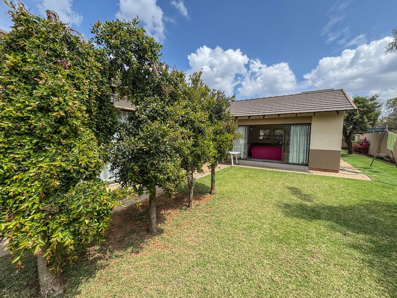 ONE-LEVEL LIVING | MIDSTREAM HILL