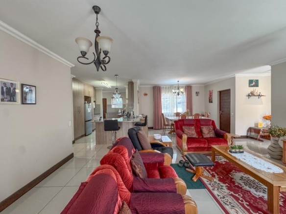 ONE-LEVEL LIVING | MIDSTREAM HILL