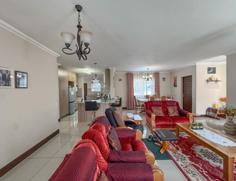 ONE-LEVEL LIVING | MIDSTREAM HILL