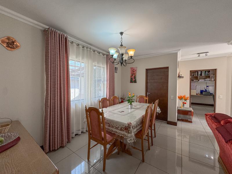 ONE-LEVEL LIVING | MIDSTREAM HILL