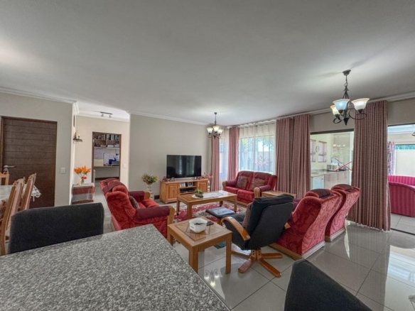 ONE-LEVEL LIVING | MIDSTREAM HILL