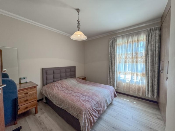 ONE-LEVEL LIVING | MIDSTREAM HILL