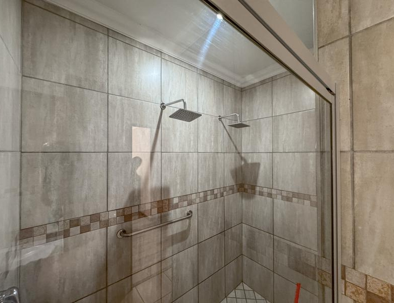 ONE-LEVEL LIVING | MIDSTREAM HILL