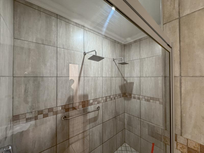 ONE-LEVEL LIVING | MIDSTREAM HILL
