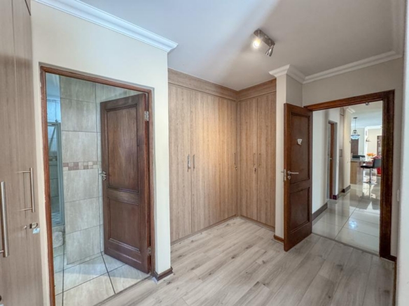 ONE-LEVEL LIVING | MIDSTREAM HILL