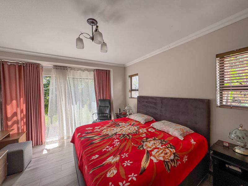 ONE-LEVEL LIVING | MIDSTREAM HILL