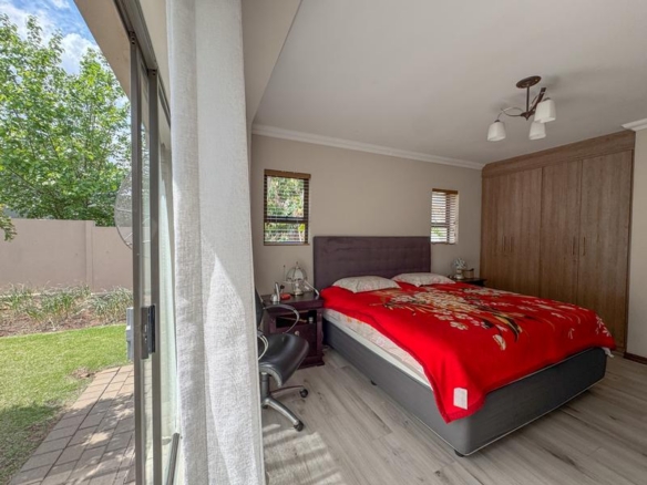 ONE-LEVEL LIVING | MIDSTREAM HILL