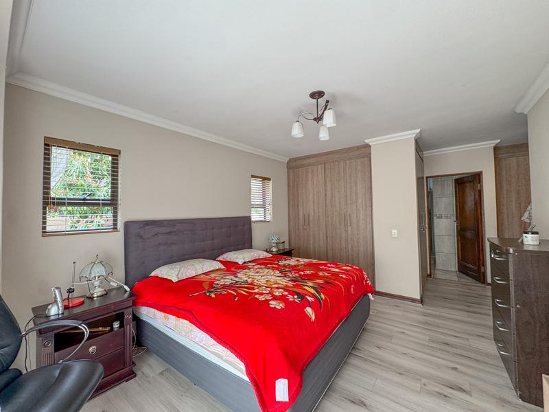 ONE-LEVEL LIVING | MIDSTREAM HILL